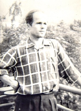 Picture of the artist standing on the terrace outside his studio in Zakopane