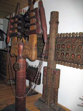 image of sculptures in wood commemorating Polish martyrology